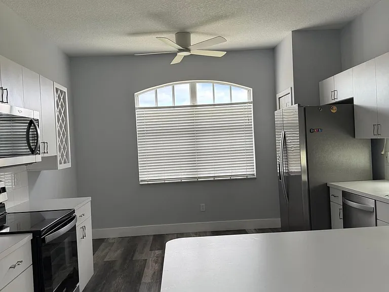 822 NW Sorrento Ln — Photo 5
