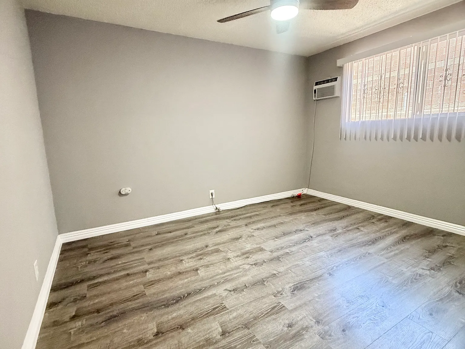 1427 N Gardner St — Photo 4