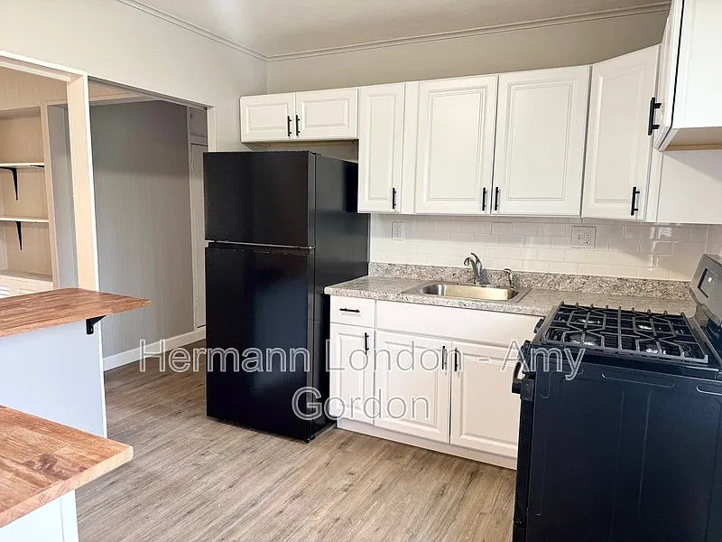 3 bed, 1.0 bath, 1014 sqft, $1,500 — Photo 3