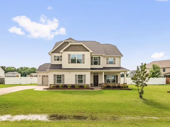 608 Thornbrooke Dr, Hope Mills, NC 28348