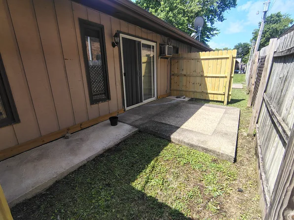 1209 Bennett St #6, Loves Park, IL 61111
