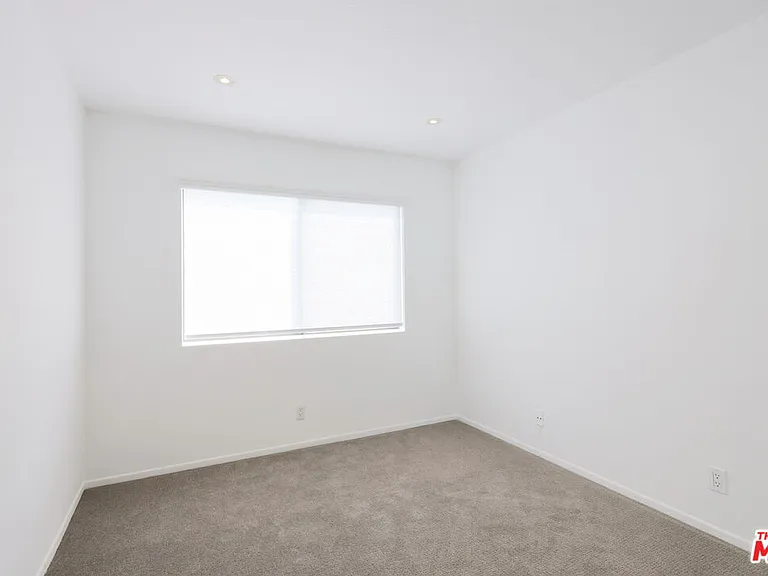21821 Burbank Blvd #151 — Photo 19