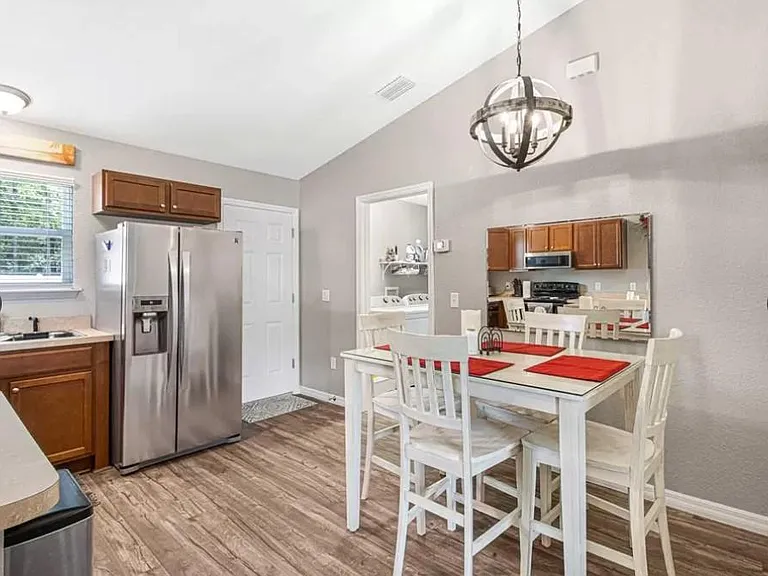 433 Spring Ln — Photo 13