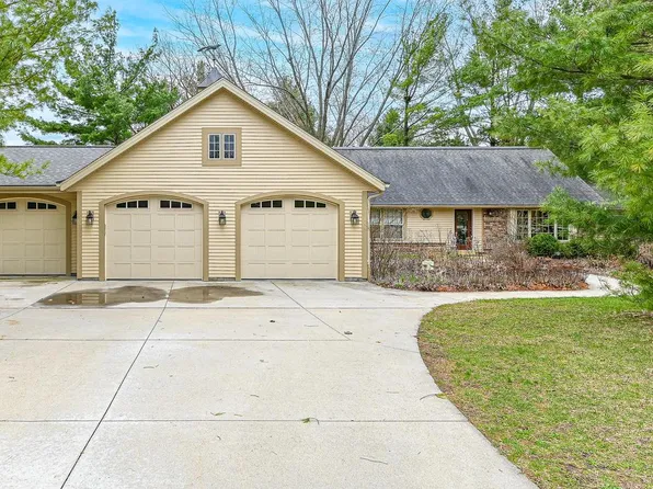 S47W36105 Meadows DRIVE, Dousman, WI 53118