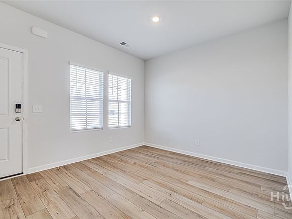 5th image of 131 Freesia Dr