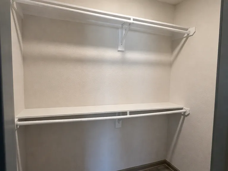 15565 Kurt Dr — Photo 16
