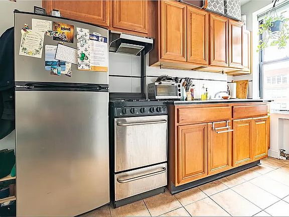 4th image of 430 E 11th St APT 22