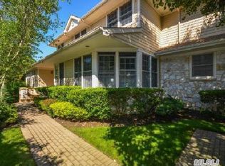 232 Augusta Ct, Roslyn, NY 11576