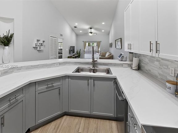 4th image of 3204 NE 11th Dr