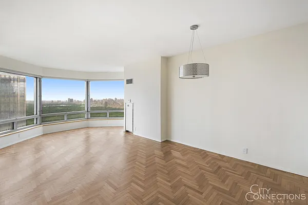 Rented by City Connections Realty | media 10