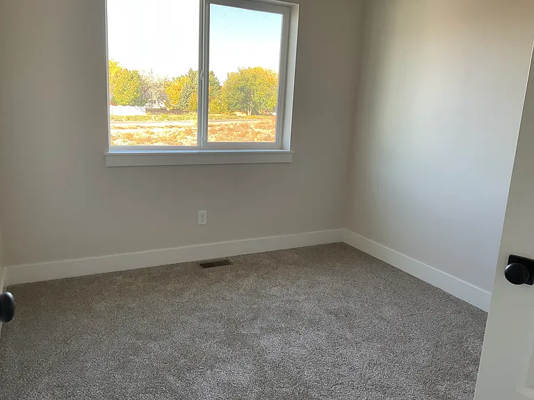 824 E Sunnyside Rd #6 — Photo 13