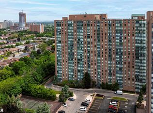 135 Hillcrest Ave #2211, Mississauga, ON L5B4B1