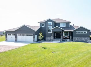 12508 Country Meadows Dr, Menoken, ND 58558