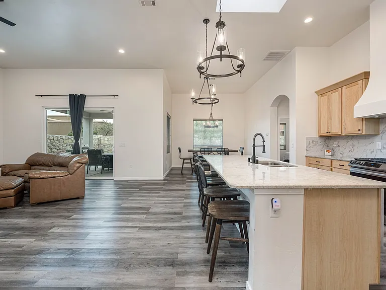 6041 Arosa St — Photo 5