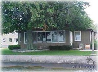 11465 N Cedar Point Low Rd PIER 180, Syracuse, IN 46567