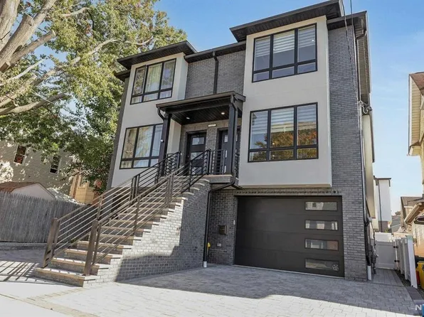 142 Columbus Ave #B, Palisades Park, NJ 07650