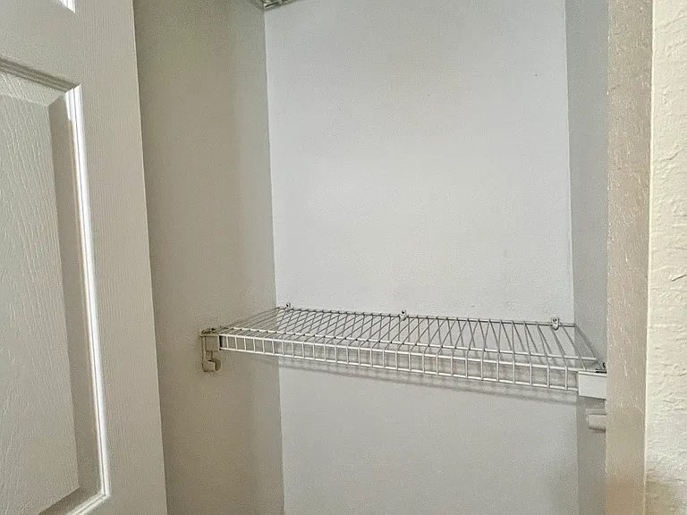 908 Laura St — Photo 17