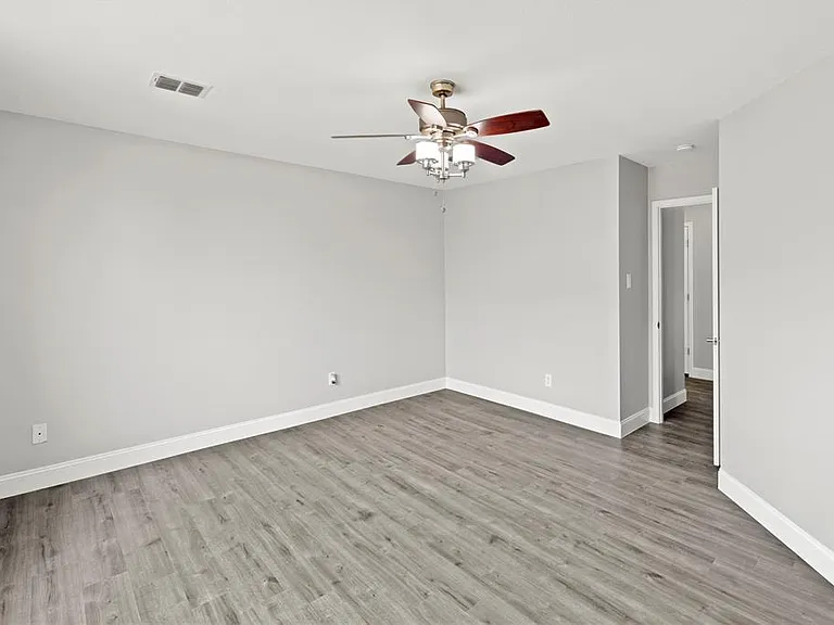 1701 Silverwood Ln — Photo 16