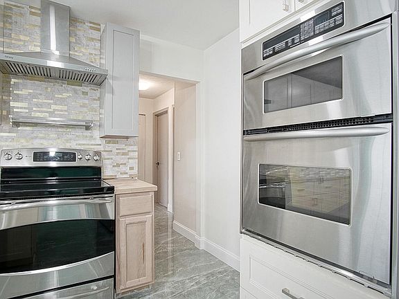 5th image of 1149 SE Menores Avenue
