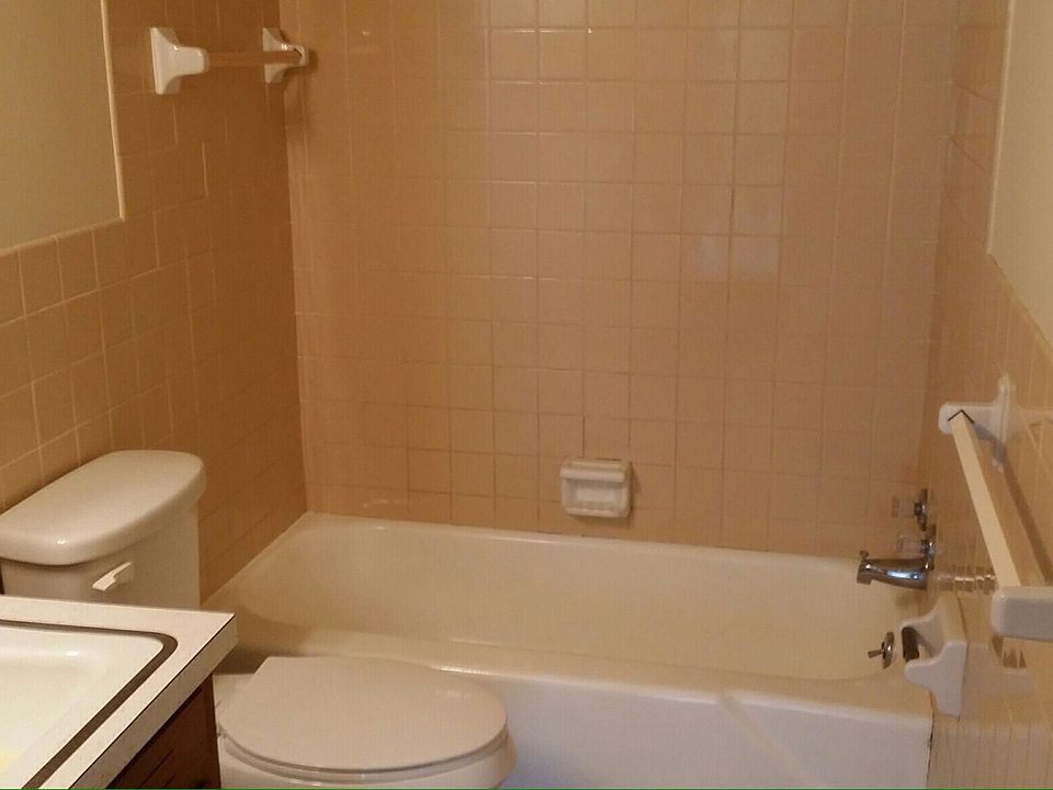 1st image of 1709 S Ferry St #202