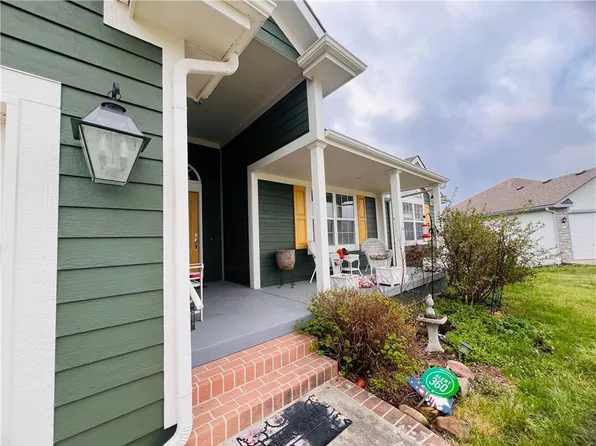 3103 Steel Wheel Dr, Harrisonville, MO 64701