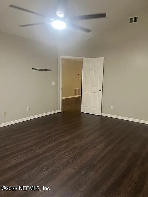 3 bed, 2.0 bath, 1900 sqft, $2,400 — Photo 2