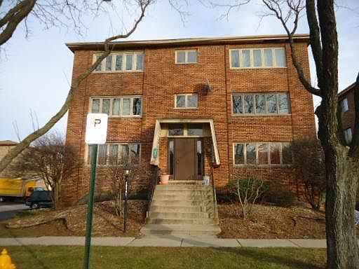 1st image of 10401 S Sheffield Dr #3N