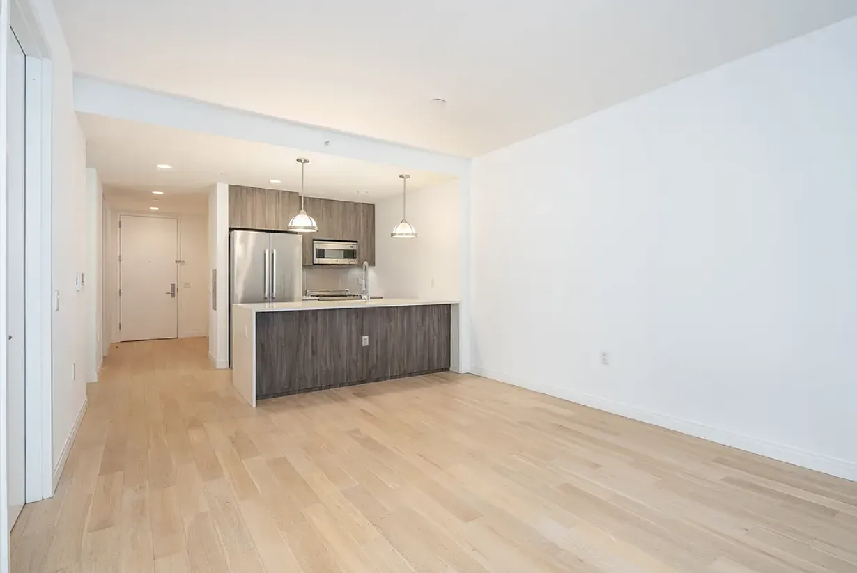 1 bed, 721 sqft, $3,843 — Photo 4