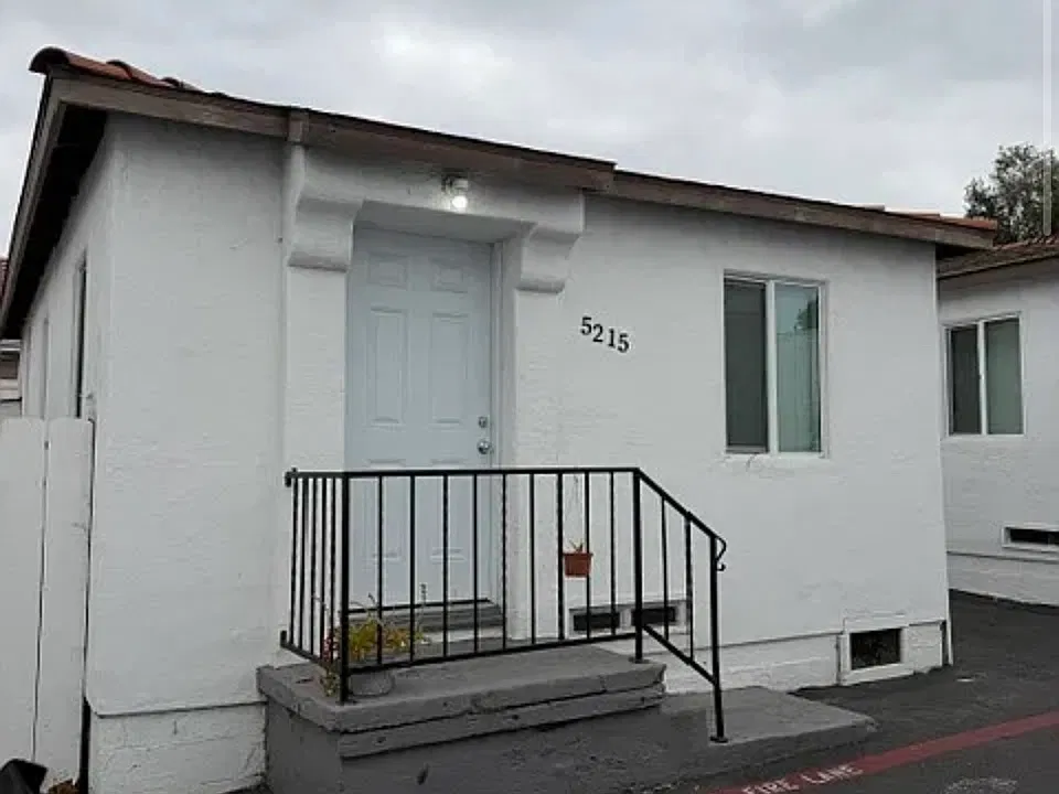 5215 Naranja St