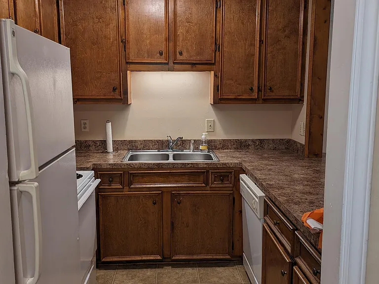 2510 Olde Oaks Ln #B — Photo 4