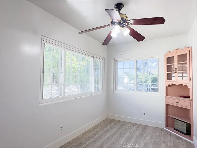 335 W Hillcrest Blvd — Photo 9