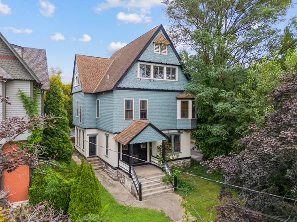 636 Greenup St, Covington, KY 41011