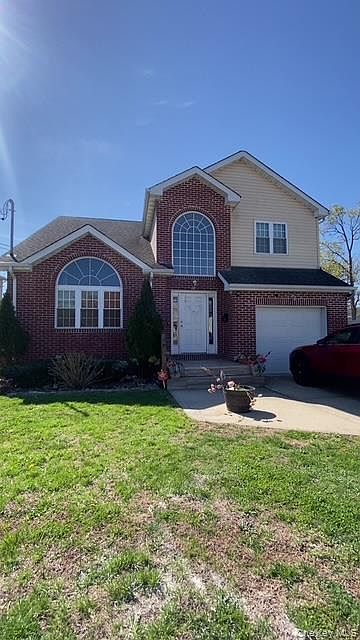 1st image of 32 Maple Avenue