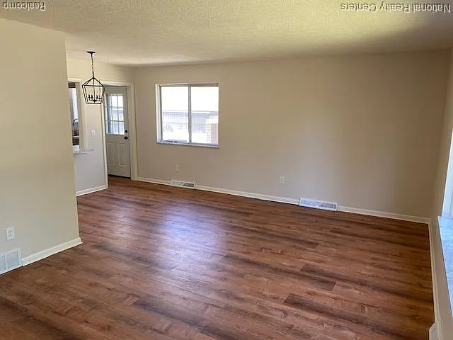 903 Roselawn Dr — Photo 5
