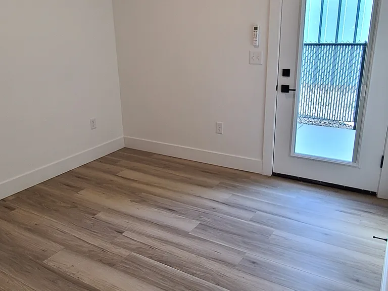 920 Cooley St #B — Photo 13