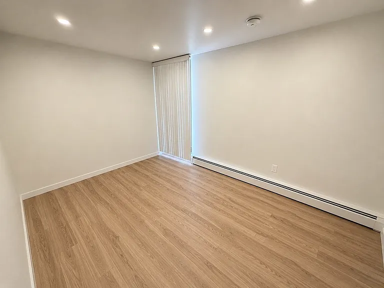 5557 S Harper Ave — Photo 16