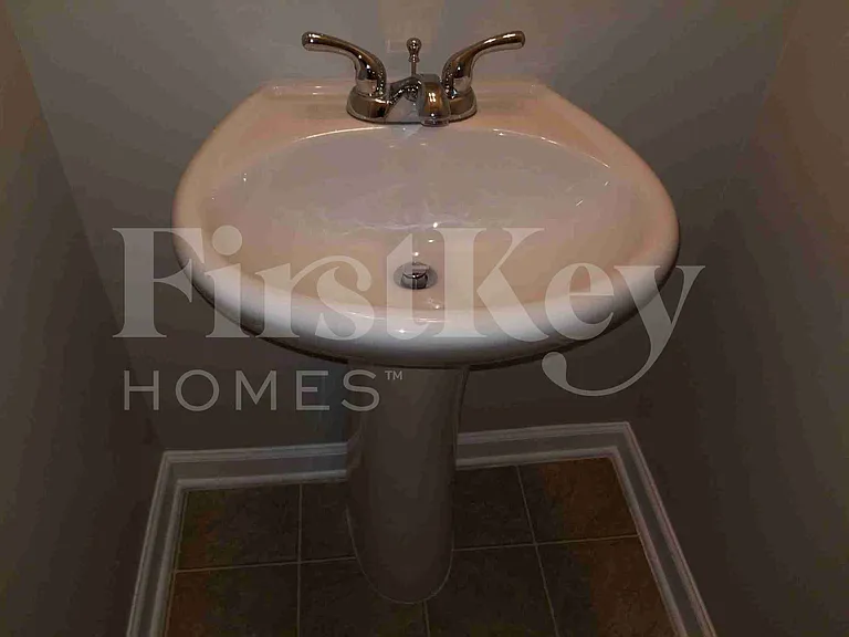 901 Leatherstone Ln — Photo 14