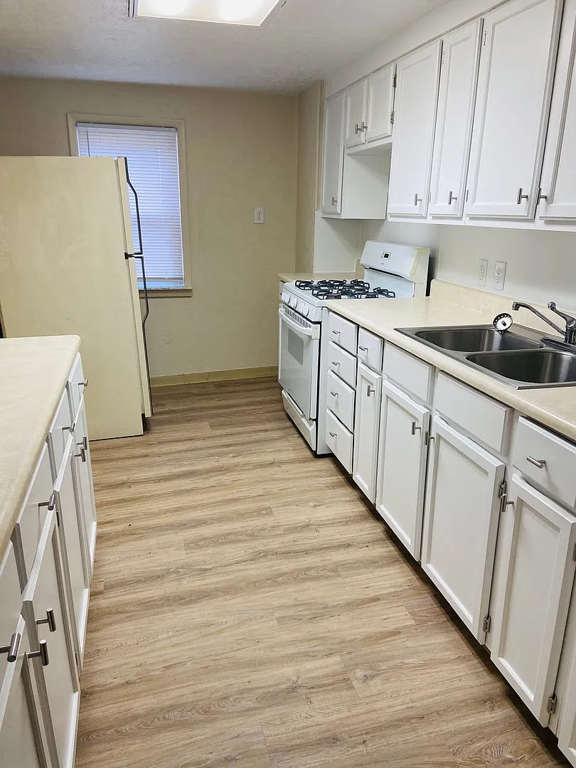 2 Bedroom House! — Photo 2