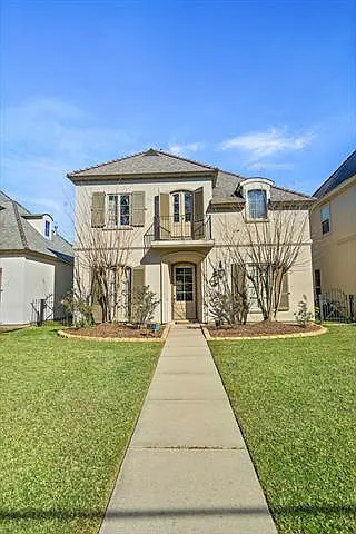 4 bed, 3.5 bath, 2200 sqft, $3,000 — Photo 2
