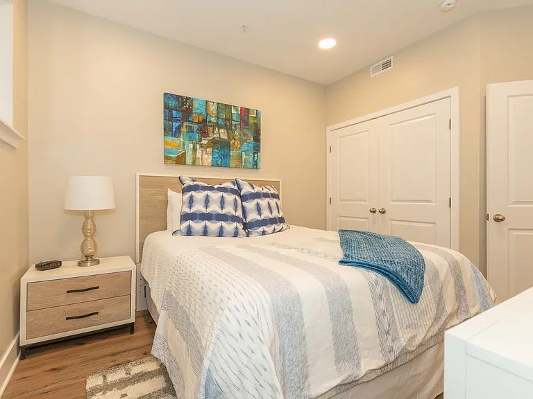 Brand New Modern Apartments — Photo 16