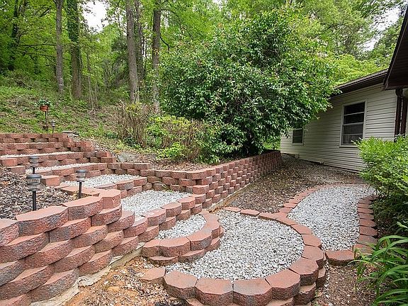 3rd image of 699 Riverbend Rd