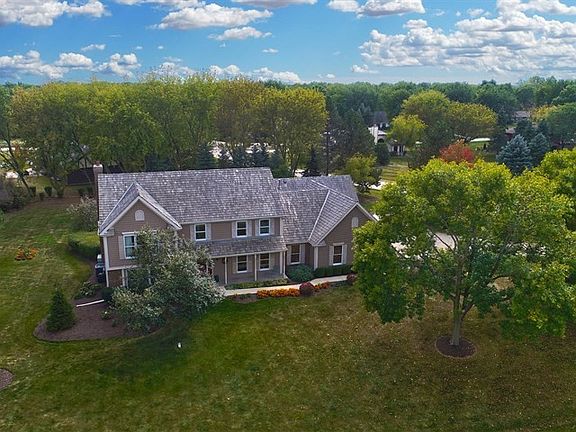 3rd image of 50 Lynn Dr