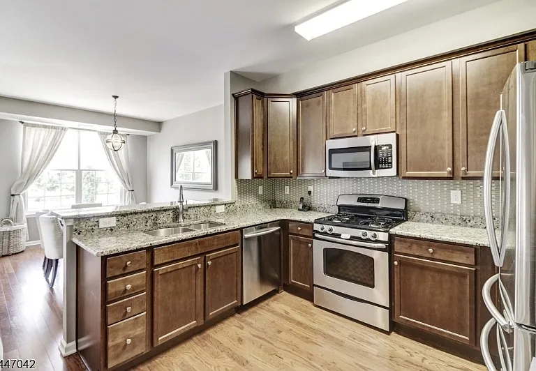 506 Waterview Ct #506 — Photo 4