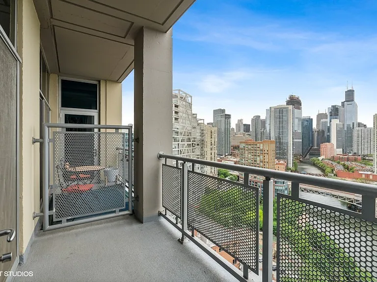 700 N Larrabee St #1711 — Photo 7