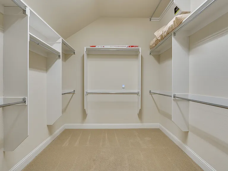 625 Surrey Ln — Photo 17