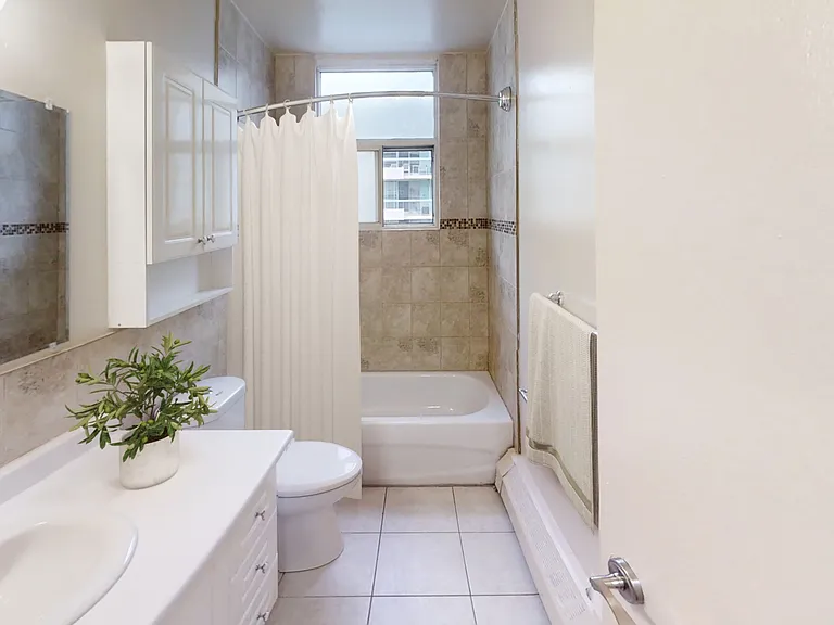 121 Agnes St — Photo 9