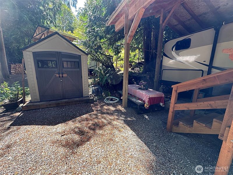 4th image of 45048 Tillicum Trail