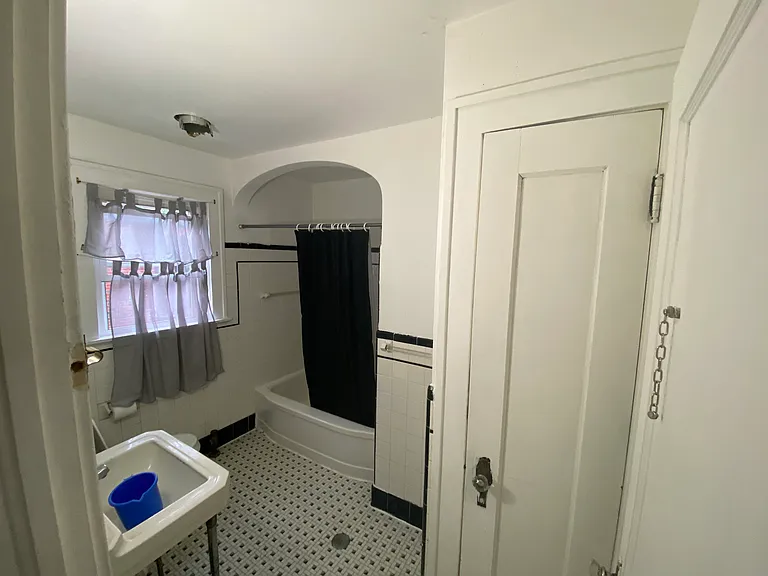 4 Belknap Ave #2 — Photo 3