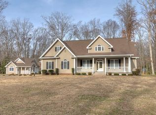 270 Grand Villa Dr, Weems, VA 22576