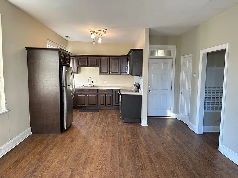 310 Saint Andrew St #5 — Photo 2